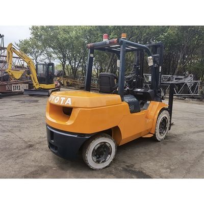 5000kg トヨタ7f50フォークリフト トラック 上海で3マストと6000mmのリフティング高度