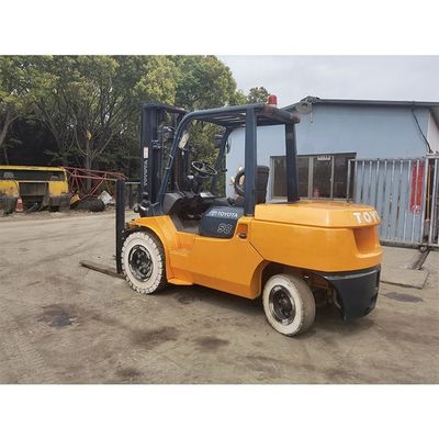 5000kg トヨタ7f50フォークリフト トラック 上海で3マストと6000mmのリフティング高度