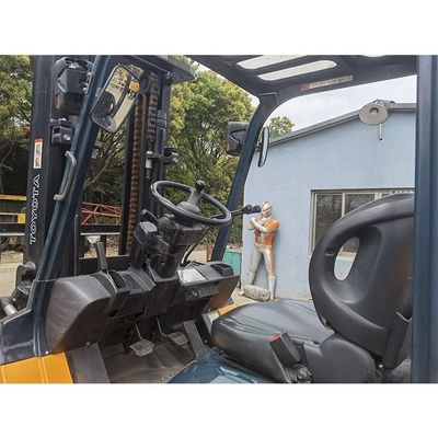 5000kg トヨタ7f50フォークリフト トラック 上海で3マストと6000mmのリフティング高度