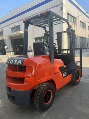 3トン3000kg 日本製ISUZUエンジンを備えた二手トヨタフォークリフト FDZN30
