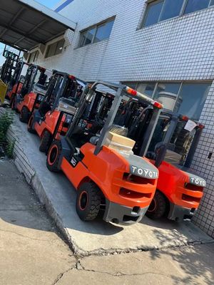 3トン3000kg 日本製ISUZUエンジンを備えた二手トヨタフォークリフト FDZN30