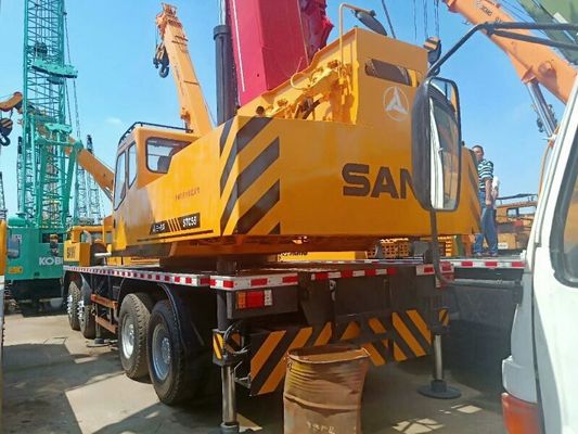本物の液圧バルブで,良好な状態で使用されたSANYトラッククレーン55トン