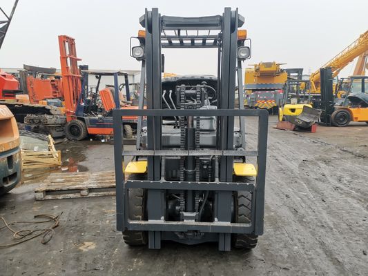 日本から使用されたコマツーFD50フォークリフトFD30FD35 1200mmフォーク長で出荷準備中