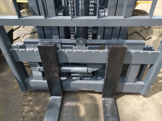 建築材料の店ではベストです 中古のコマツーフォークリフト FD25 FD30 FD40 FD50