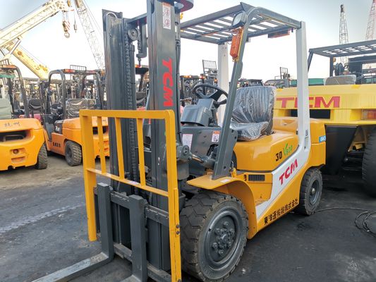 格安なTCM FD30T6フォークリフト 3トンの容量 小売業と建設業