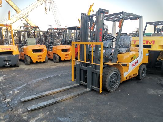 格安なTCM FD30T6フォークリフト 3トンの容量 小売業と建設業