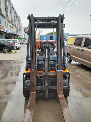トヨタディーゼルフォークリフト 4トン 6m リフティング高度と日本エンジン