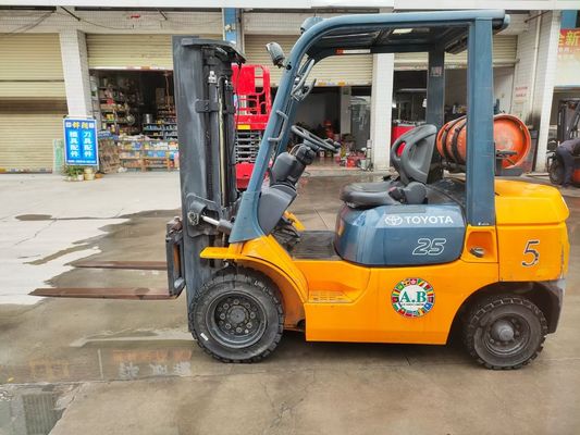 中古トヨタフォークリフト 30 3t 3段階 2.5-5t ディーゼル/電気 コマツー TCM 三?? フォーク