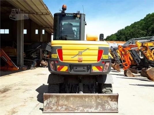 中古のVolvo EW60車輪掘削機 状態が良好で他のバケツ容量