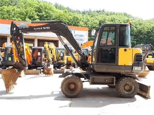 中古のVolvo EW60車輪掘削機 状態が良好で他のバケツ容量