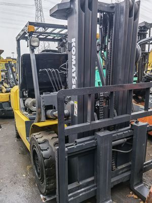 コマツー 4.5T 3ステージ 4.5m 上げ高度 フォークリフト 日本 オリジナル FD50 ディーゼル 使用済み