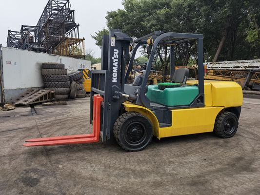 旧コマツー 5トンのディーゼルフォークリフト FD50 日本エンジンで 上海ヤード