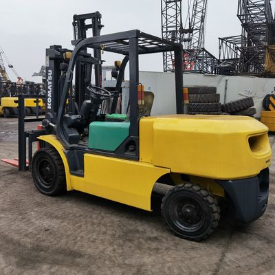 旧コマツー 5トンのディーゼルフォークリフト FD50 日本エンジンで 上海ヤード