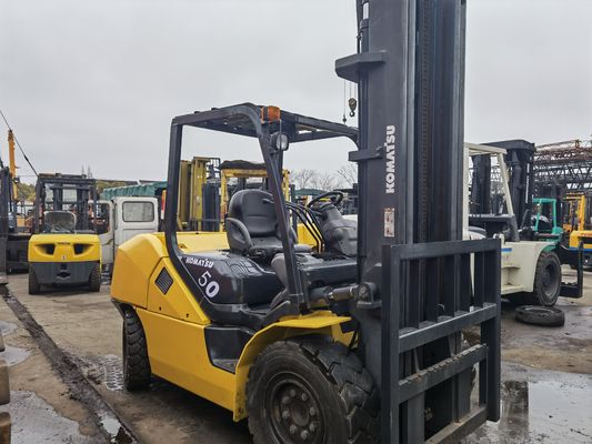中古のコマツー 5トンディーゼルフォークリフト FD50-10 FD50-7 2段マストのフォークリフト