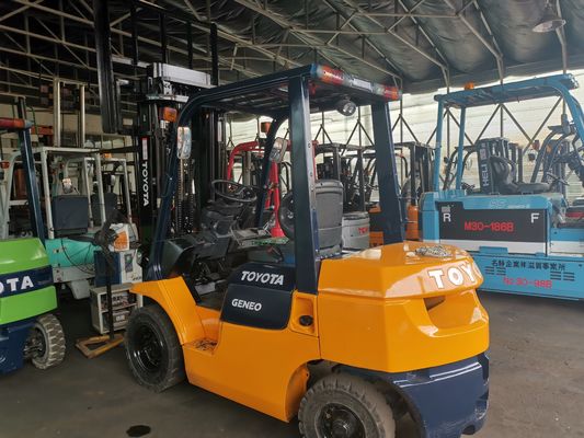 工業用2.5トンのガソリンディーゼルフォークリフト トヨタシートリフト 高さ4.8m4.5m6m使用