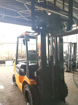 工業用2.5トンのガソリンディーゼルフォークリフト トヨタシートリフト 高さ4.8m4.5m6m使用