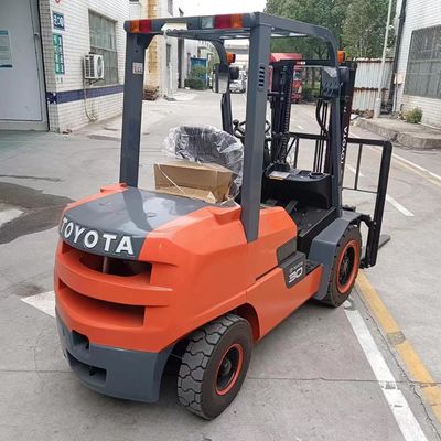 トヨタ FD30 中古フォークリフト 3トンの通常のフォーク幅で良好な状態で 日本製