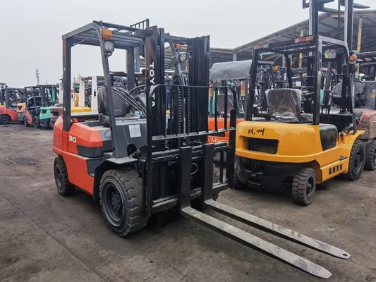 3000 kg 体重 左と右を移動するクランプサイドシフト付きのトヨタFD30フォークリフト