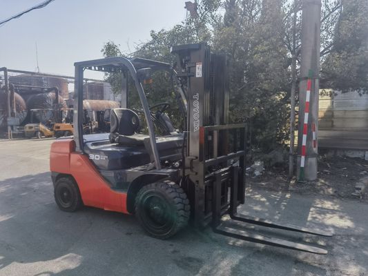 トヨタ 8F30 7F30 FD30 ディーゼルエンジンフォークリフト 4.5mフォーク長3段マスト