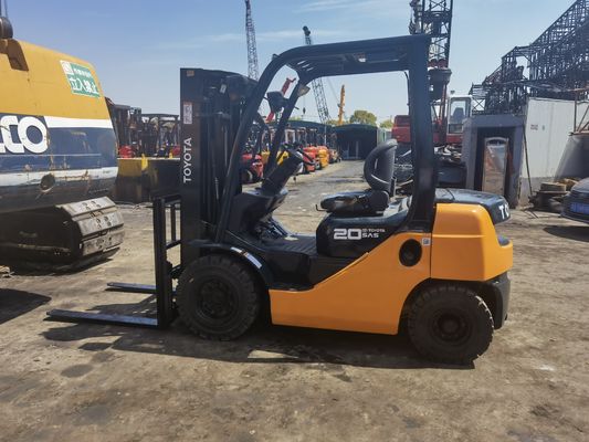 2トンのトヨタフォークリフト 3ステージマストサイドシフト トヨタシート 4.5m リフティング高度
