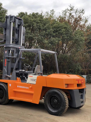 FD100 TCMフォークリフト 10 トン ディーゼルエンジンと通常のフォーク幅で良好な状態