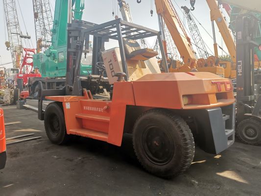 FD100 TCMフォークリフト 10 トン ディーゼルエンジンと通常のフォーク幅で良好な状態