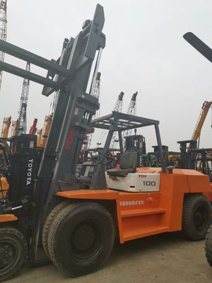 FD100 TCMフォークリフト 10 トン ディーゼルエンジンと通常のフォーク幅で良好な状態