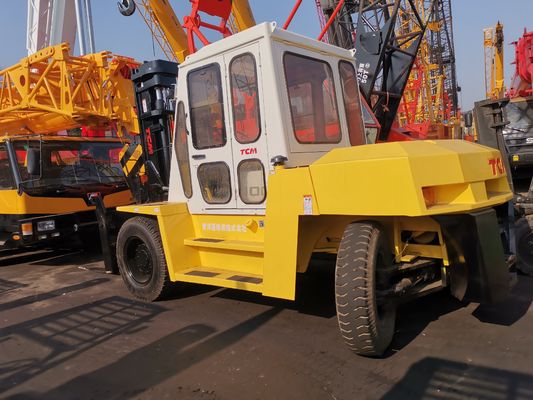 TCM FD100 ディーゼルフォークリフト 建設現場で使用され,通常のフォークの長さが保証されています