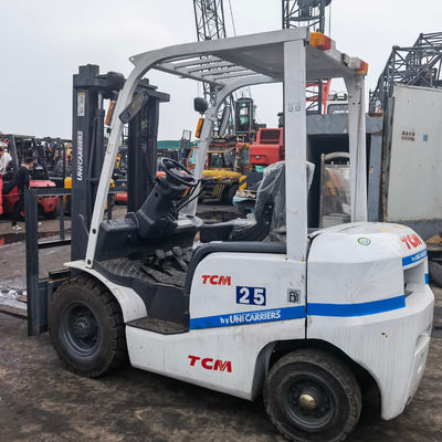 中古型TCM 2.5 トンディーゼルフォークリフト FD25 ルーティンサイズでコアディーゼルエンジン