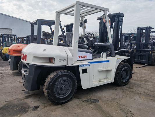 上海ヤードにおけるディーゼルエンジンと通常のフォーク長さのTCM FD70 7-10トンのフォークリフト