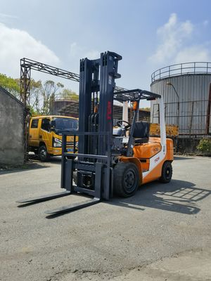 上海ヤードで使用される3トンのフォークリフト