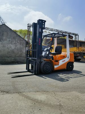 上海ヤードで使用される3トンのフォークリフト