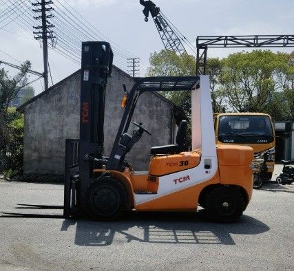 上海ヤードで使用される3トンのフォークリフト