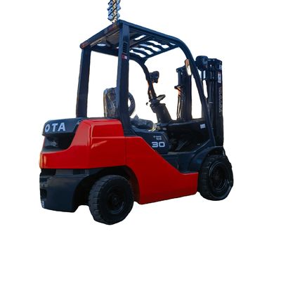 3トンのトヨタフォークリフトの原動力 ディーゼルエンジン