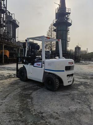 強力なディーゼルエンジン 5トン TCM 3段階 4.5m FD100 DF50 FD70 日本で使ったフォークリフト