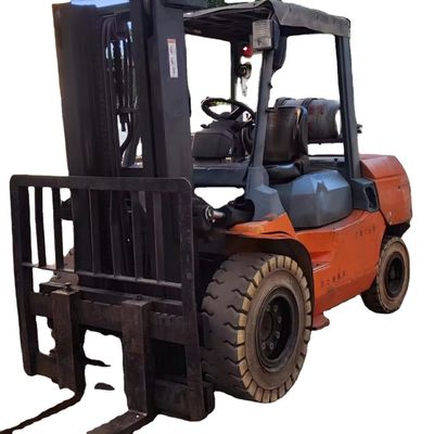 トヨタFD50 5トンのフォークリフトで5000kgの重量で,良好な状態で
