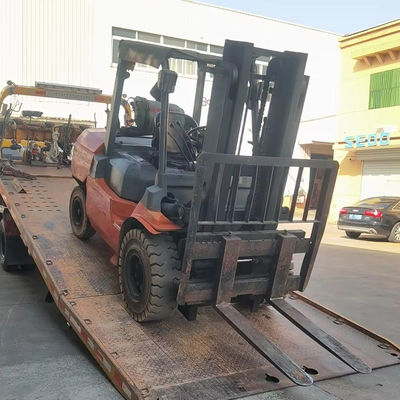 トヨタFD50 5トンのフォークリフトで5000kgの重量で,良好な状態で
