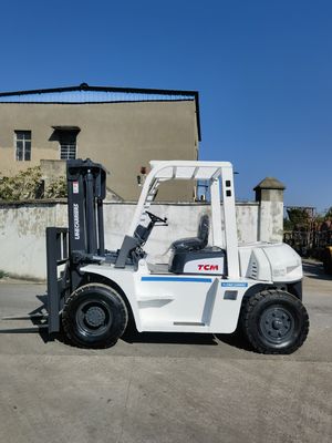 6 トン 7 トン ディーゼルフォークリフト用の良好な状態のTCM FD60 FD70フォークリフト