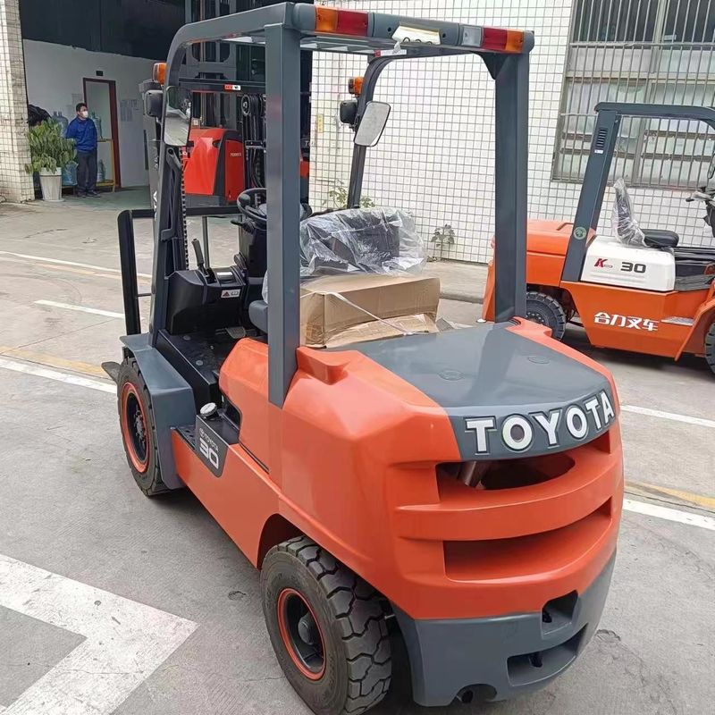 3トン3000kg 日本製ISUZUエンジンを備えた二手トヨタフォークリフト FDZN30