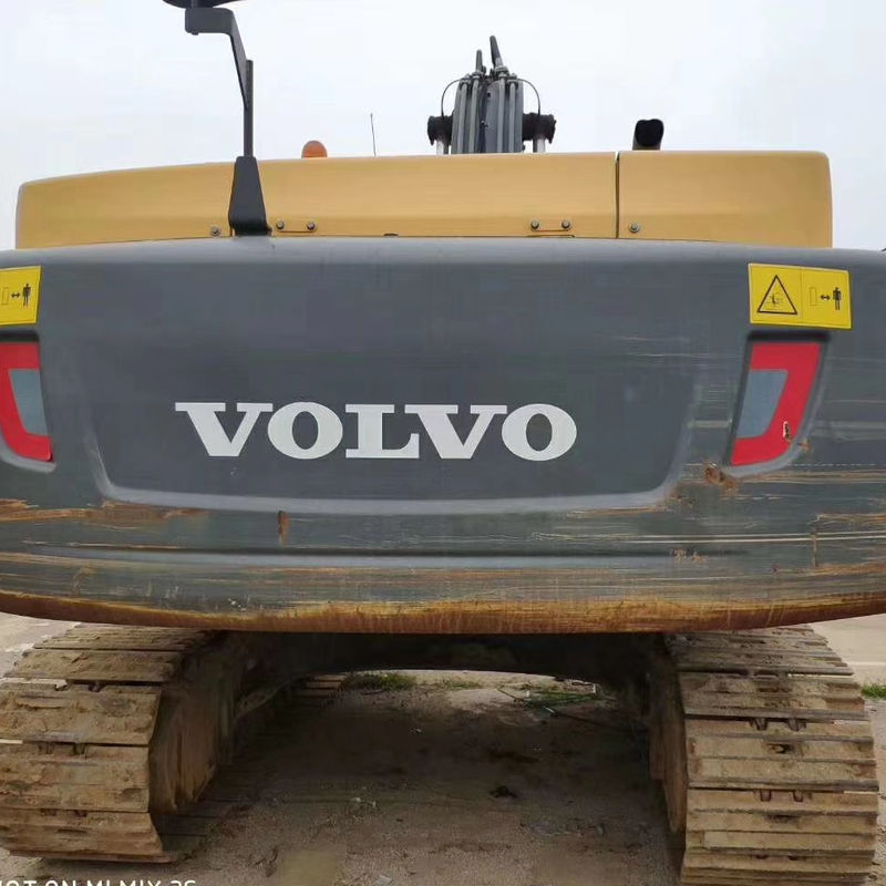 0~2000時間の作業時間と25トンの稼働重量を持つ中古Volvo EC250DL掘削機