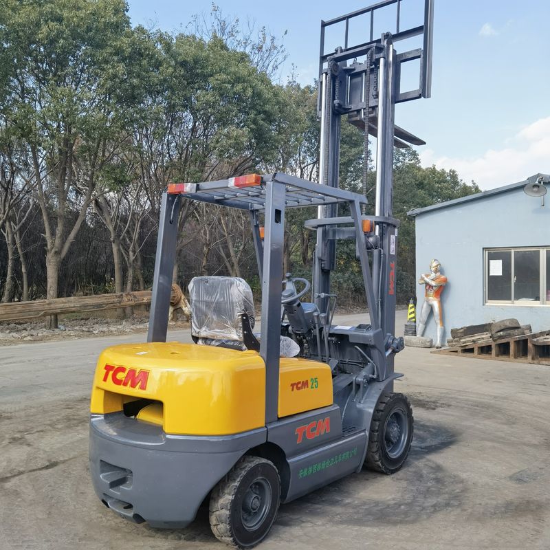 2.5トンのTCMフォークリフト FD25T5 標準的な総寸法を持つ2.5トンのフォークリフト